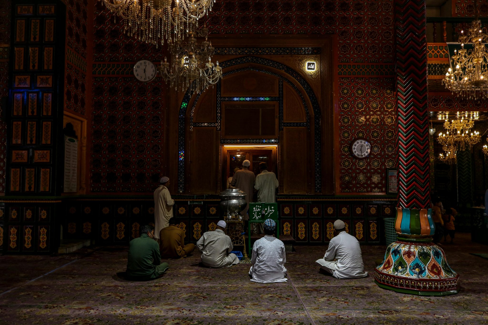 How Many Rakats in Each Prayer? Full Salah Rakat Guide (2025)
